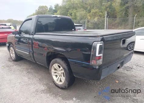 2004 Chevrolet Silverado 1500 z USA, uszkodzony, nr VIN 1GCEC14X84Z233135